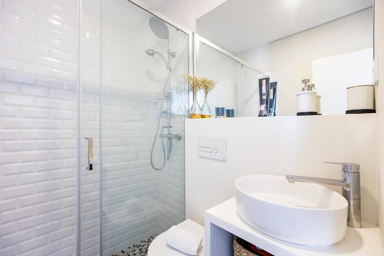 Elegant Studio W/ Ac & Balcony By Lovelystay Porto Exterior foto