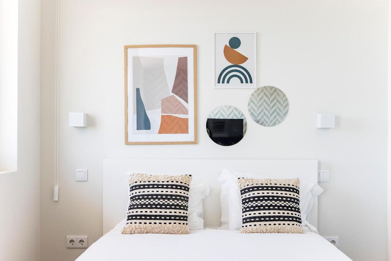 Elegant Studio W/ Ac & Balcony By Lovelystay Porto Exterior foto